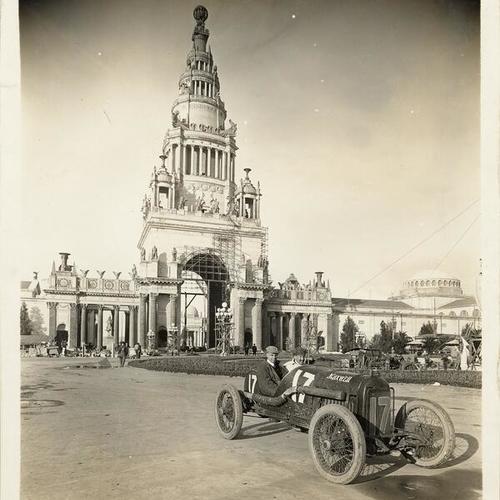 [Eddie Rickenbacker in a Maxwell Racing Car in front of the Tower of Jewels at the Panama-Pacific International Exposition]