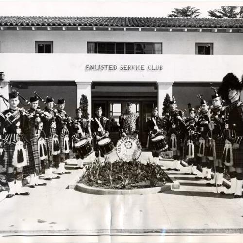 [Sixth Army Pipe Band in front of the Enlisted Service Club, Presidio of San Francisco]