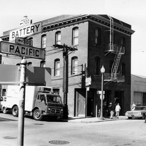 [Corner of Pacific Avenue and Battery Street, Jackson Square]