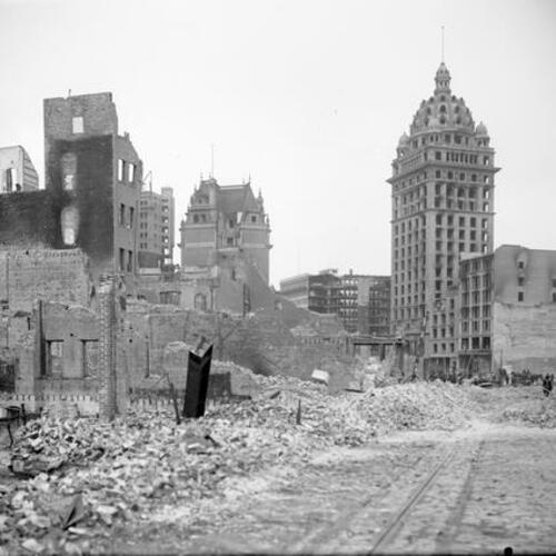 [The Call Building amid ruin from 1906 earthquake, view of Market Street from O'Farrell]