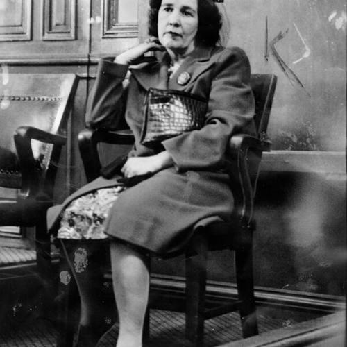 [Mrs. Agnes Bridges, wife of C. I. O. longshore leader, Harry Bridges, shown as she took the stand as her own chief witness today in the bitter Bridges divorce trial]