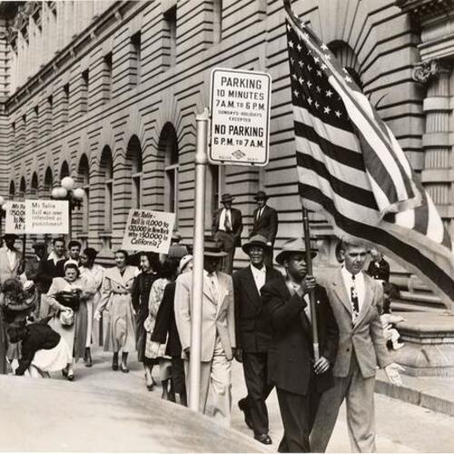 [Pickets protesting bail policy of Assistant U.S. Attorney Ernest A. Tolin for 12 westerners accused of being Communist Party leaders]