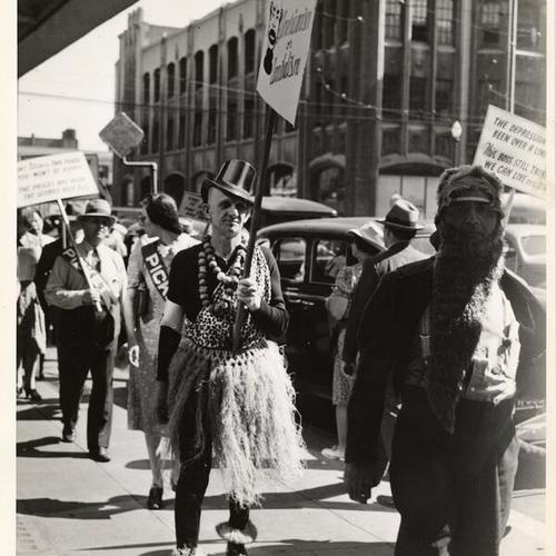 [Striking hotel workers picketing in front of the Pickwick Hotel]