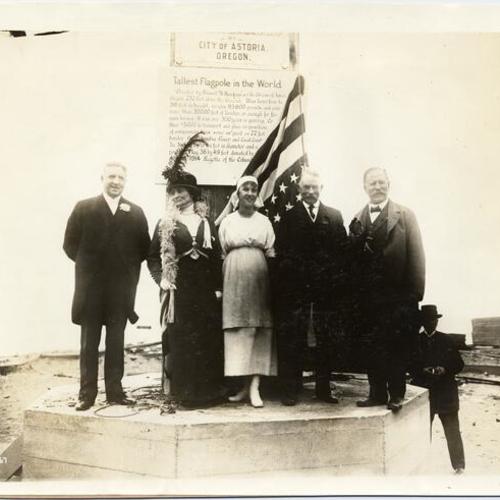 [Dedication of brass tablet on flag pole at Oregon State Building at the Panama-Pacific International Exposition]