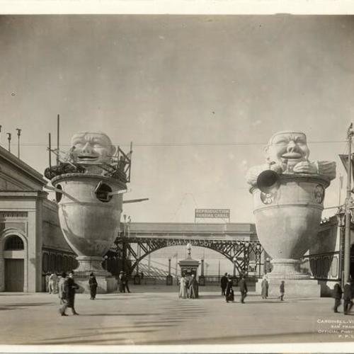[Entrance to the "Bowls of Joy" in The Zone at the Panama-Pacific International Exposition]