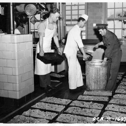 [Army cooks at the Quartermaster School for Bakers and Cooks, Presidio of San Francisco]