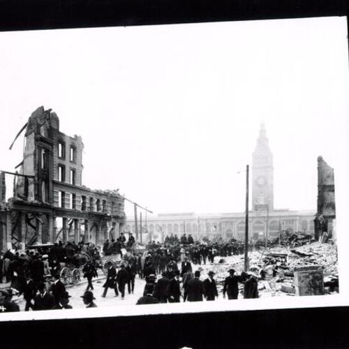 [Large crowd of people in the street in front of the Ferry Building after the 1906 earthquake and fire]