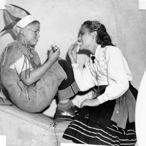 [Charles and Evangeline Powell eating lunch at Everett Junior High School]