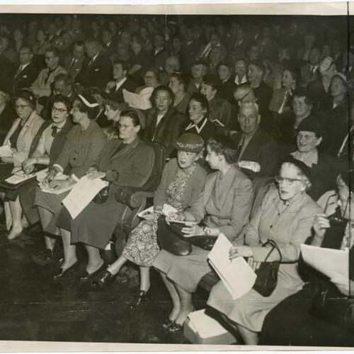 [Crowd of people in the Board of Supervisor' chambers at City Hall during hearings on a proposal to abandon a major portion of the city's cable car system]
