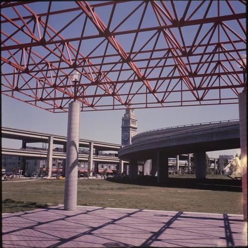 Structure in Sue Bierman Park at Embarcadero Center