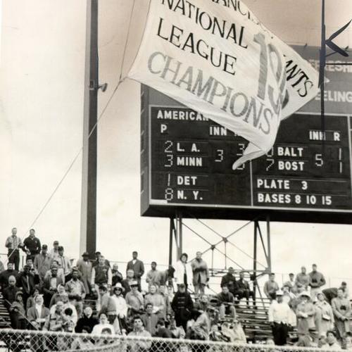 [National League Banner flying over Candlestick Park]