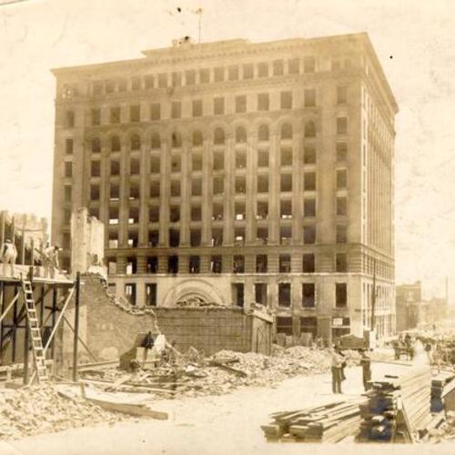 [Mills Building damaged after the 1906 earthquake and fire]
