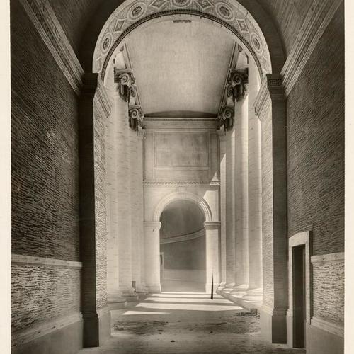 [Colonnade at Court of Four Seasons at the Panama-Pacific International Exposition]