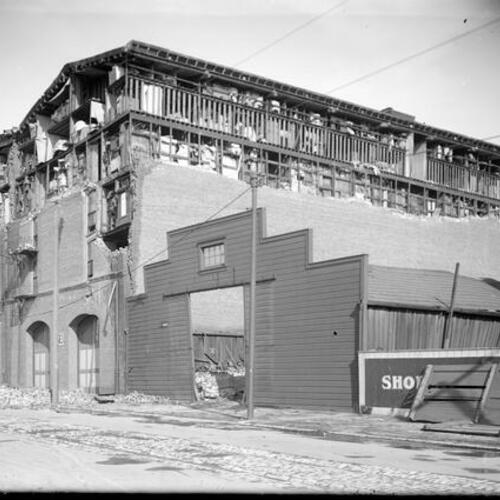 [Damage from 1906 earthquake, Pierce-Rodolph Storage Co., Eddy Street near Fillmore]
