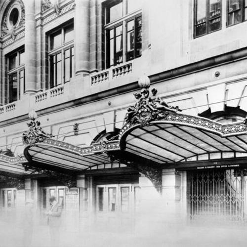 [Exterior of the Orpheum Theater on O'Farrell Street]