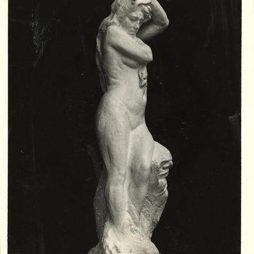 ["Modern Woman" by Chester Beach from the Panama-Pacific International Exposition]