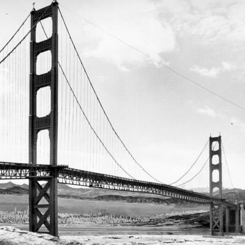 [Model of Golden Gate Bridge being displayed in Japan]