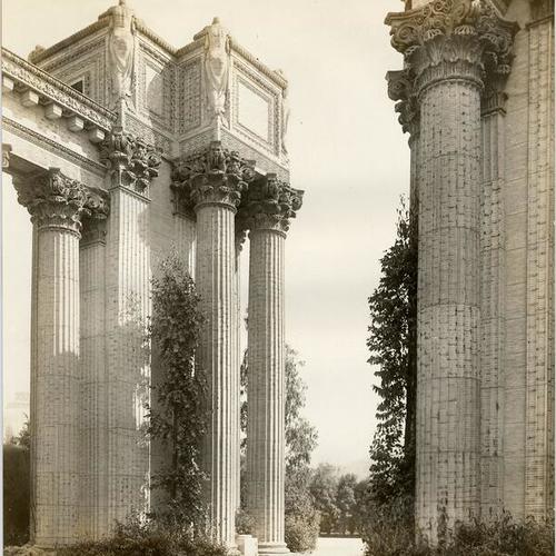 [Colonnades at Palace of Fine Arts, Panama-Pacific International Exposition]