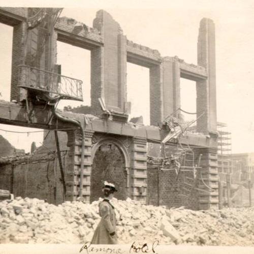 [Ramona Hotel in ruins after the 1906 earthquake and fire]