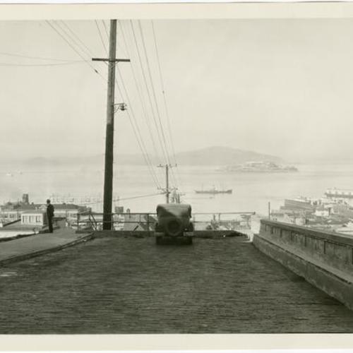 [Deadend block of Larkin, at Francisco Street, overlooking Ghirardelli Square and Alcatraz]