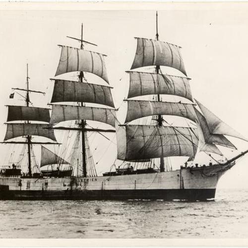 [Sailing ship "Valkyrien"]