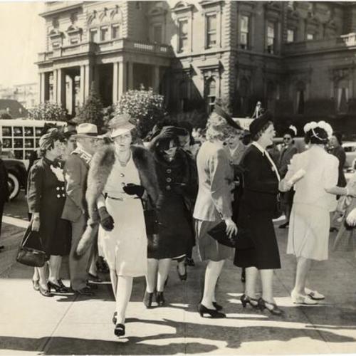 [Striking hotel workers picketing at the Mark Hopkins Hotel]
