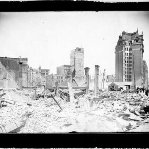 [Ruins left by the earthquake and fire of 1906 at Grant Avenue and Market Street]