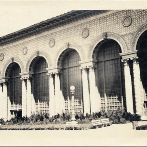 [Side entrance to Palace of Horticulture at the Panama-Pacific International Exposition]