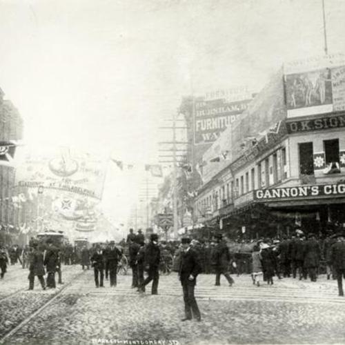 [Crowd of people at Market and Montgomery streets]