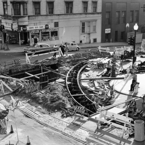 [Construction of curves and cross-overs on Hyde Street]
