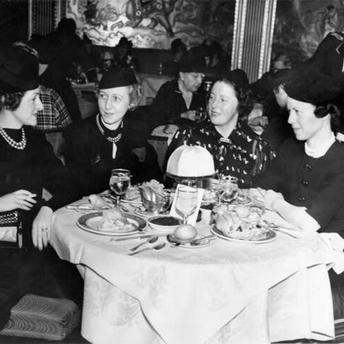 [Mrs. John Watrous and a party of friends lunching in the Persian Room of Hotel Sir Francis Drake]