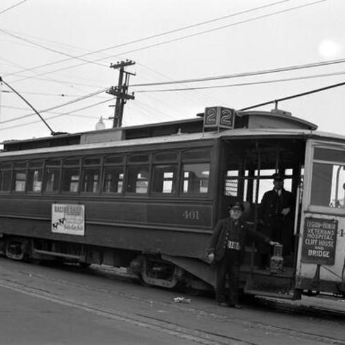 [45th avenue and Geary boulevard looking northwest at crew "changing ends" of #2 line car 461]