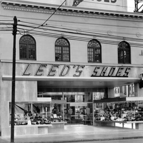 [Leed's Shoes at Mission and 22nd streets]