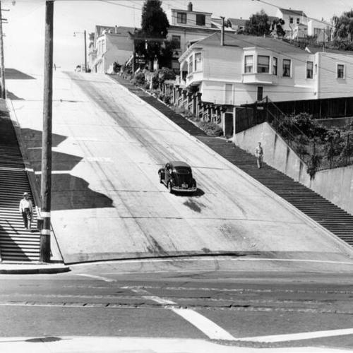 [Car going up one of San Francisco's steepest streets, Twenty-second Street]