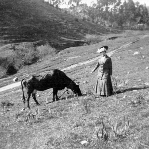 [Elise Beneke Tietz with cow in Glen Canyon]