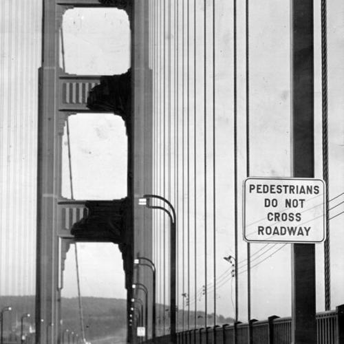 [Pedestrian sign at Golden Gate Bridge]