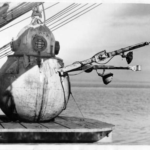 [Diving bell used during construction of Golden Gate Bridge]