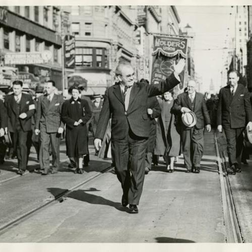 [Thomas J. Mooney leading a labor parade up Market Street after his release from prison]