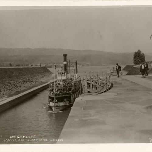 [Steamboat "Bailey Gatzert" locks at Columbia River Oregon]