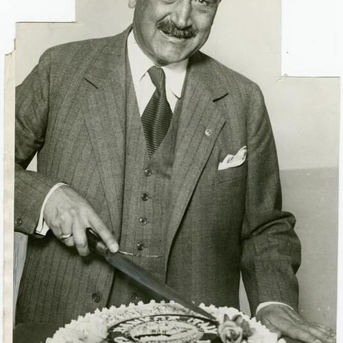 [A.P. Gianinni cuts a cake for Bank of Italy]
