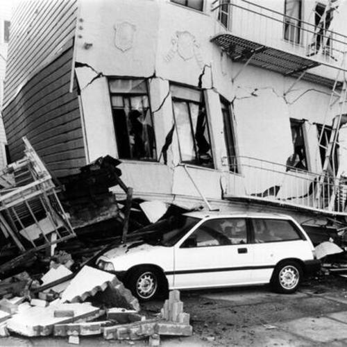 [Building destroyed in the October 17, 1989 Loma Prieta earthquake]