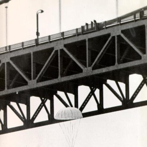 [Ex-paratrooper Bob Niles parachuting from the Golden Gate Bridge]