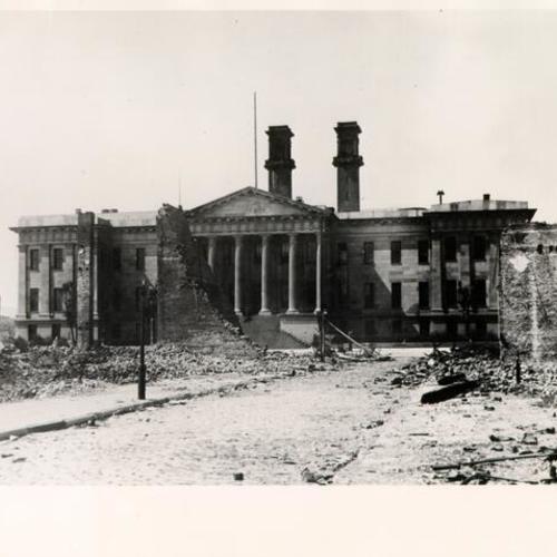 [United States Mint after the San Francisco earthquake and fire in 1906]