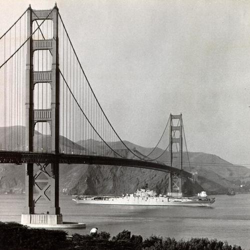 [Aircraft carrier Boxer passing underneath the Golden Gate Bridge on the way to San Francisco Naval Shipyard for repairs]