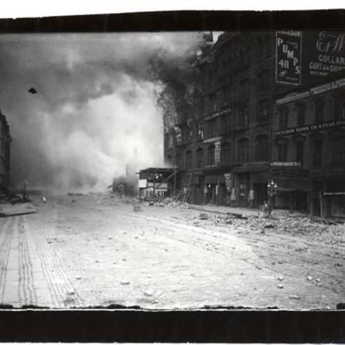 [400 block of Market Street burning after the 1906 earthquake]