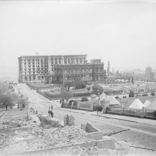[Fairmont Hotel, Flood mansion, and environs after the 1906 earthquake and fire]