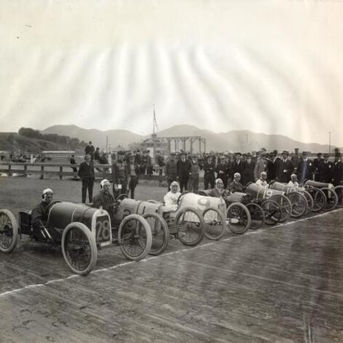 [Racing cars lined up at starting line at the Panama-Pacific International Exposition]