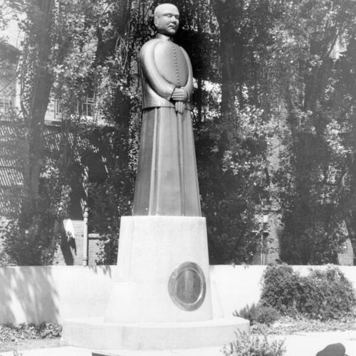 [Sun Yat Sen monument by Buffano]