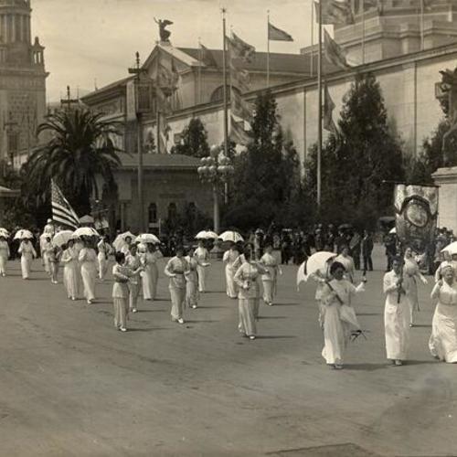 [Fraternal Day parade at the Panama-Pacific International Exposition]