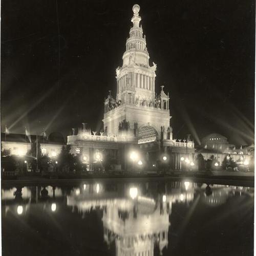 [Night view of the Tower of Jewels at the Panama Pacific International Exposition]